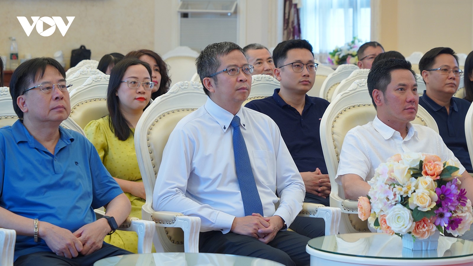 Đại sứ quán Việt Nam tại Trung Quốc hòa mình cùng không khí cải cách của cả nước